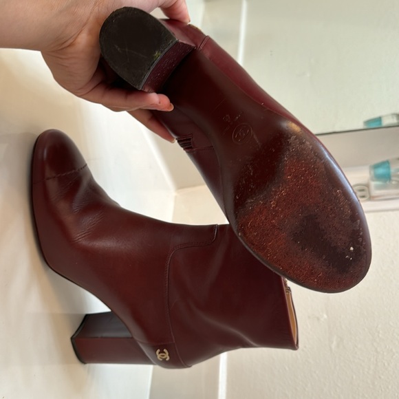 ❤️❤️ CHANEL
Interlocking CC Logo Leather Boots❤️❤️ - Picture 9 of 10